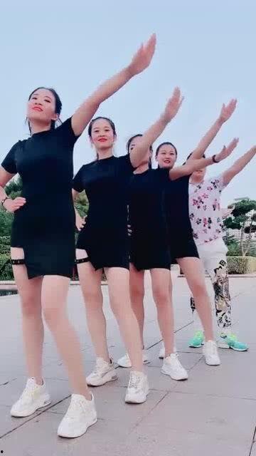 娱乐吃瓜美少女