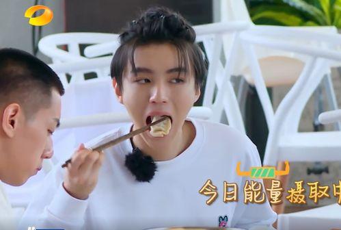 爱豆吃瓜娱乐酱黄明昊,爱豆吃瓜娱乐酱，揭秘娱乐圈幕后故事